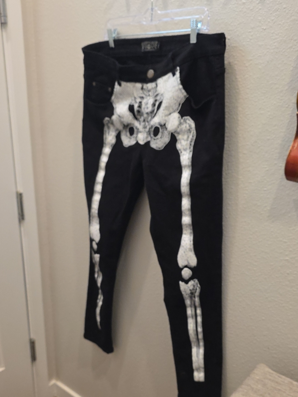 Black Skinny Men’s Jeans with White Skeleton Print